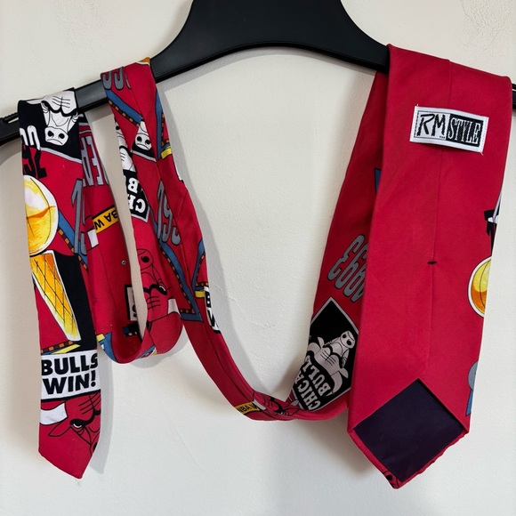 Rm Style Chicago Bulls NBA Red Silk Neck Tie 3 Peat Champions Vintage 1993 USA - Picture 3 of 14